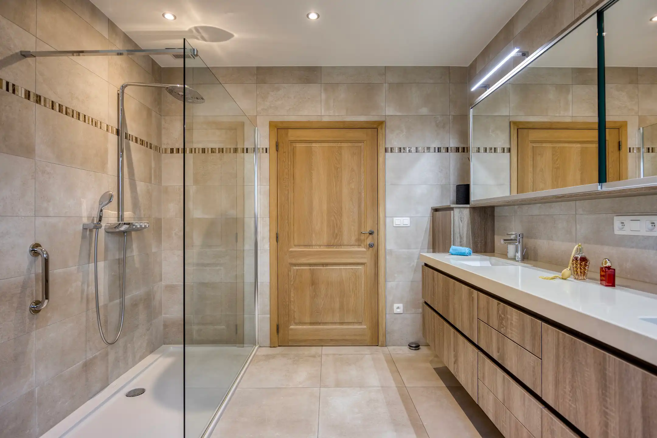 Vrijstaande, ruime villa (314m2) op een perceel van 30 are foto 14