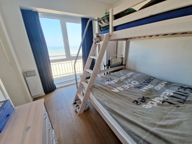 PANORAMISCH ZICHT OP ZEE vanop verdieping 14 foto 6
