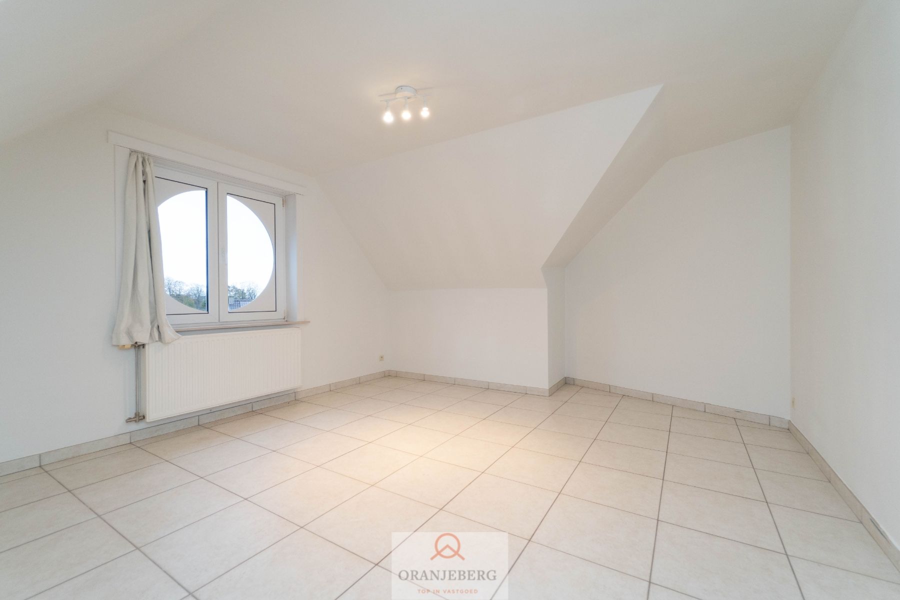 Lichtrijke bel-étage woning met garage en tuin te Lievegem - Waarschoot foto 4