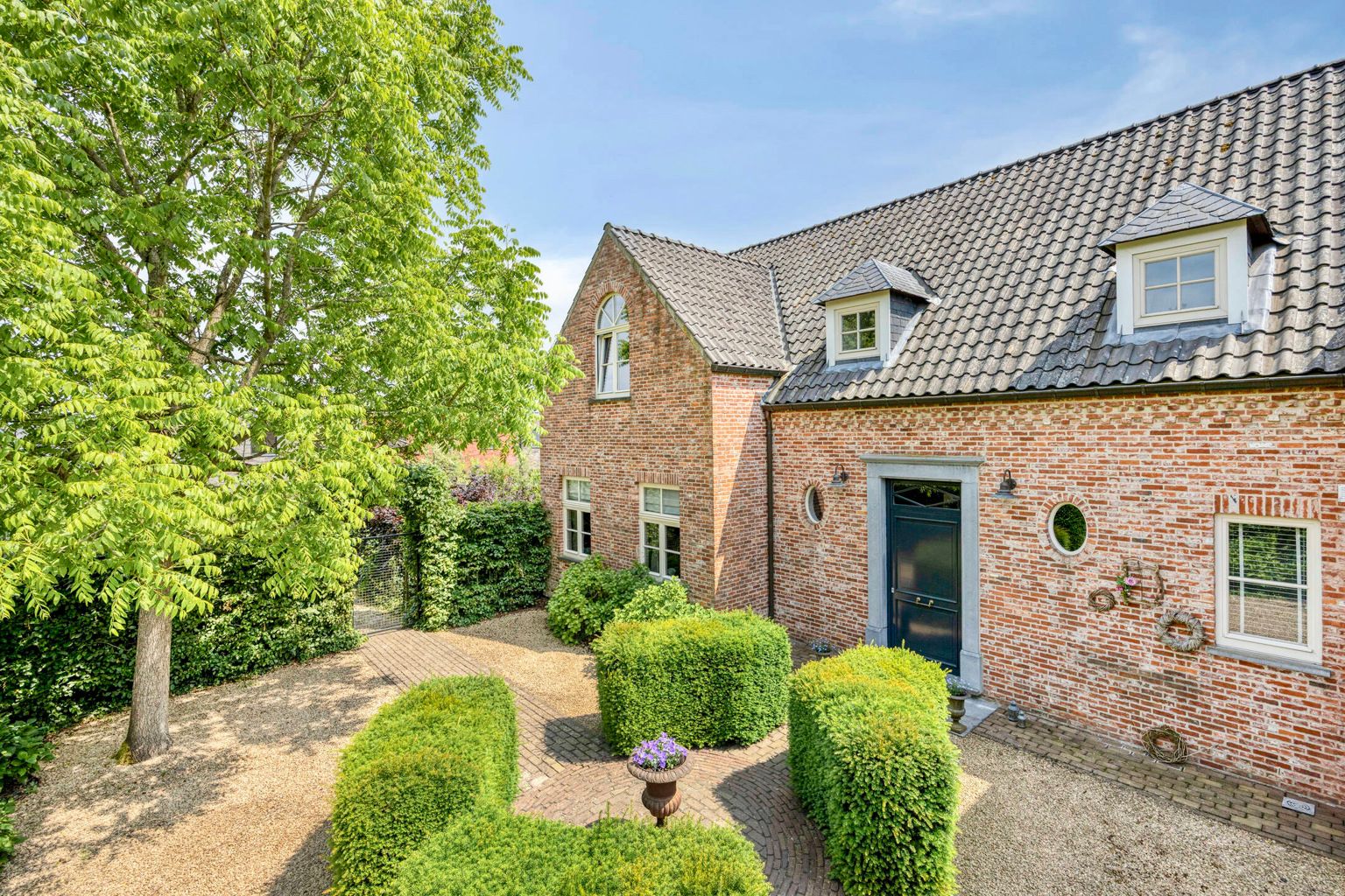 Prachtige verscholen villa in landelijke stijl (Half open) foto 2