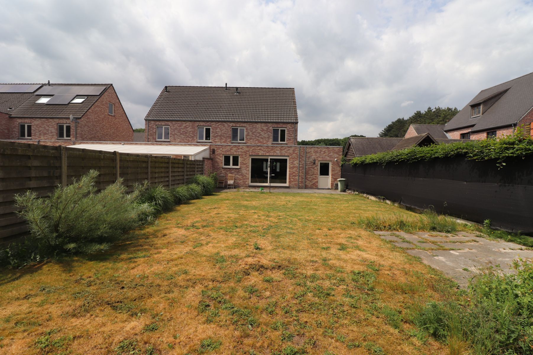 Halfopen bebouwing met 4 slaapkamers en tuin. foto 14