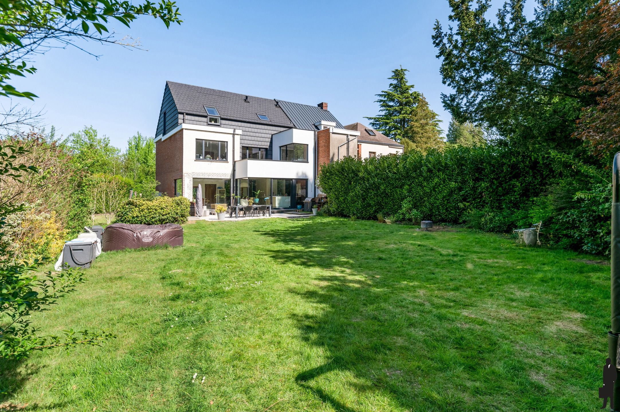 (Deels) gerenoveerde woning met ZW parktuin (ca. 1968m²) foto 21
