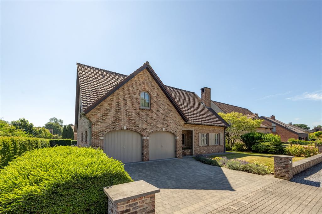 Instapklare gezinswoning met tuin en garage in Zonnebos foto {{pictureIndex}}
