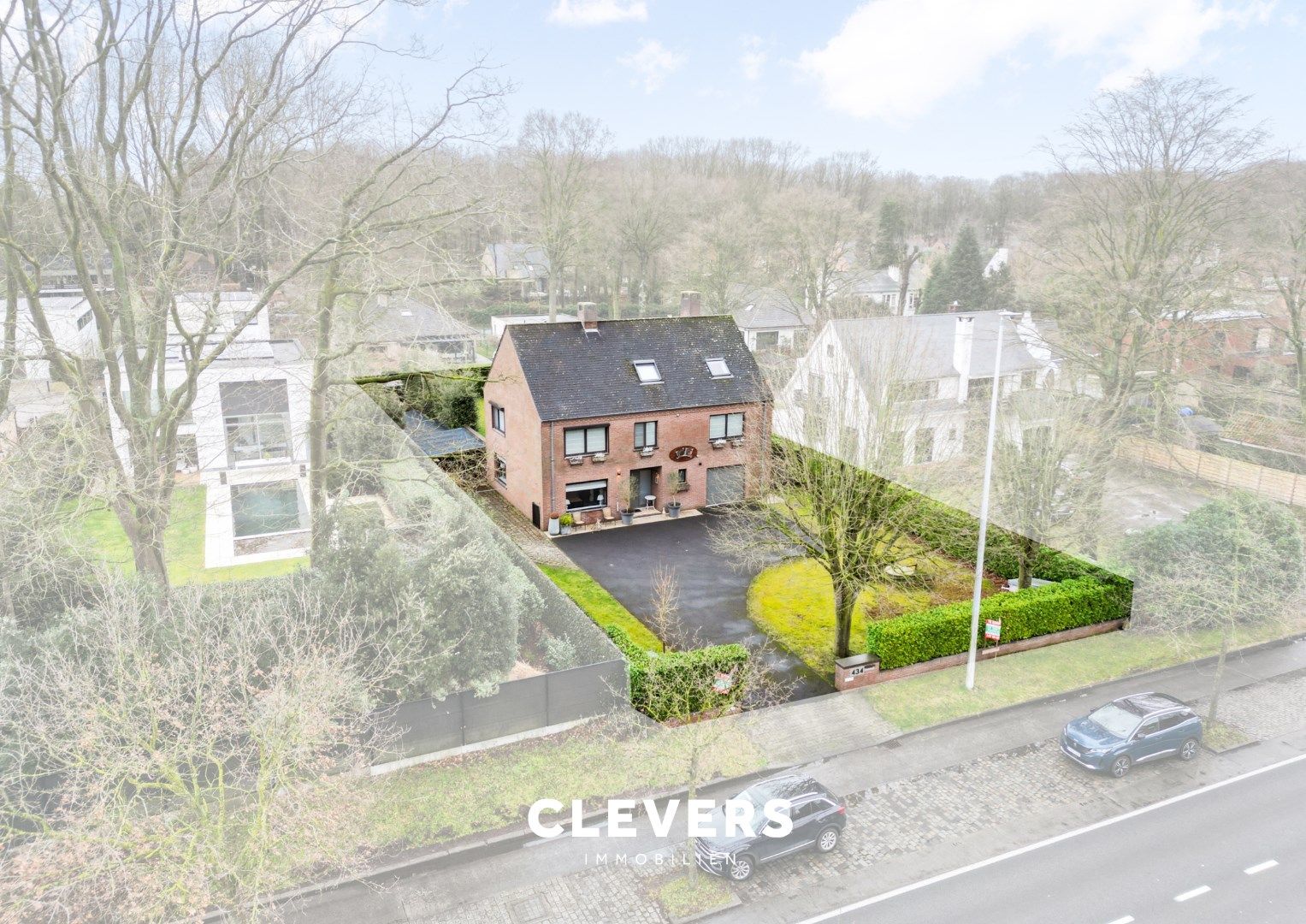 Karaktervolle, energiezuinig (label C) villa met tal van mogelijkheden op toplocatie nabij Brugge foto {{pictureIndex}}