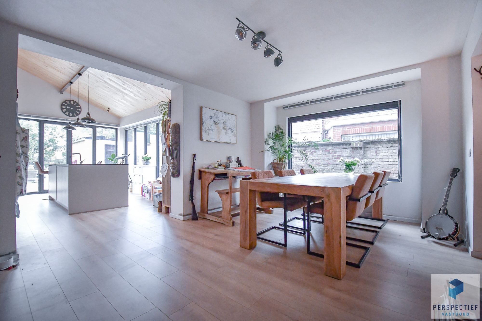 Uiterst GOED gelegen VERNIEUWDE woning met GROTE tuin foto 5