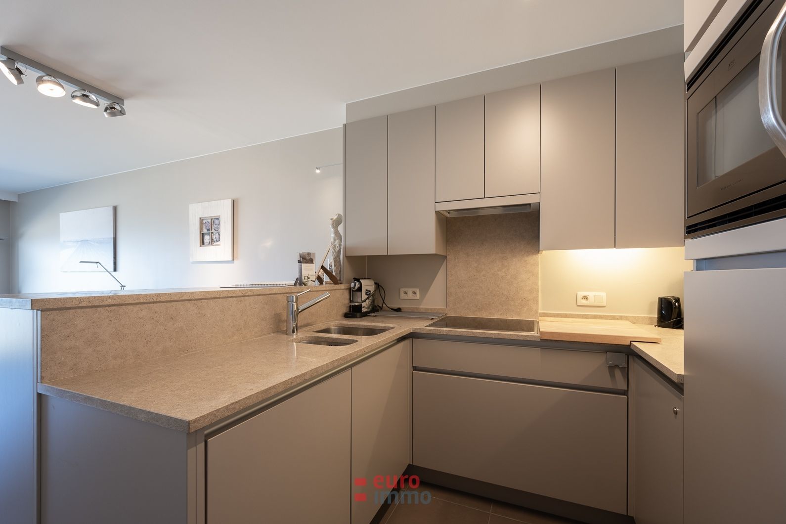 Luxe appartement aan de Zeedijk van onze trotse badstad! foto 4