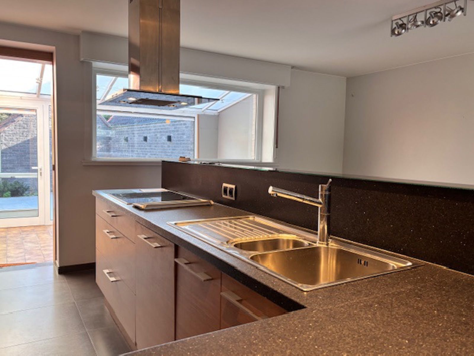 Gezellige, instapklare woning met garage en tuin foto 11