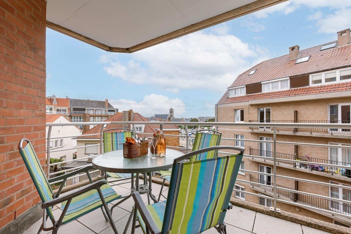 Gemeubeld twee slaapkamer appartement vlak aan zee foto 16