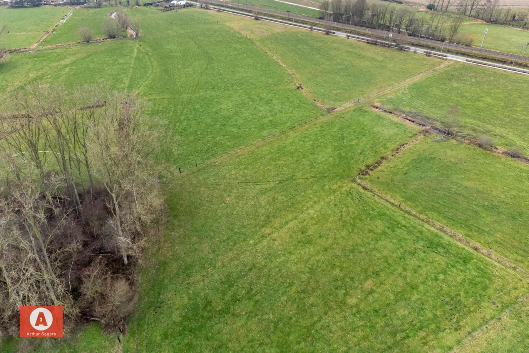 Weiland/Landbouwgrond van 137a - grens Buggenhout, Malderen foto {{pictureIndex}}