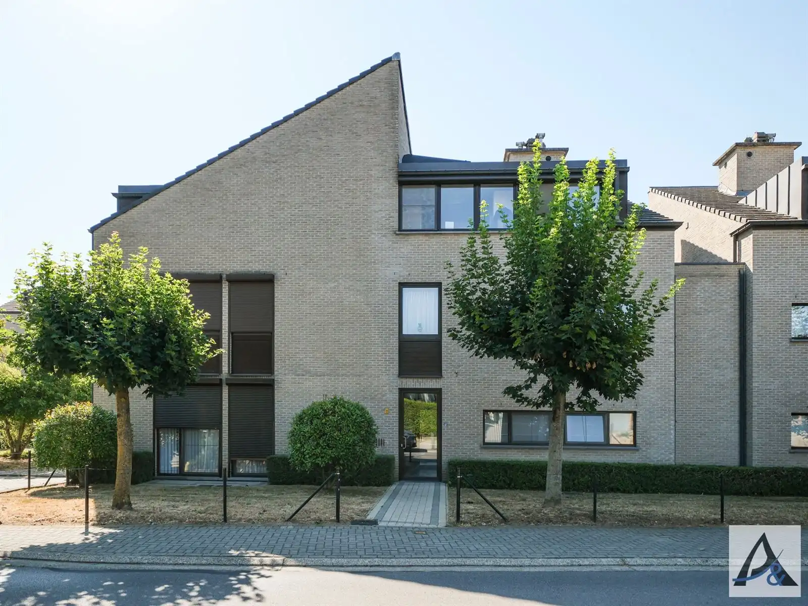 ruim en exclusief penthouse te koop nabij centrum van Beringen! foto 2