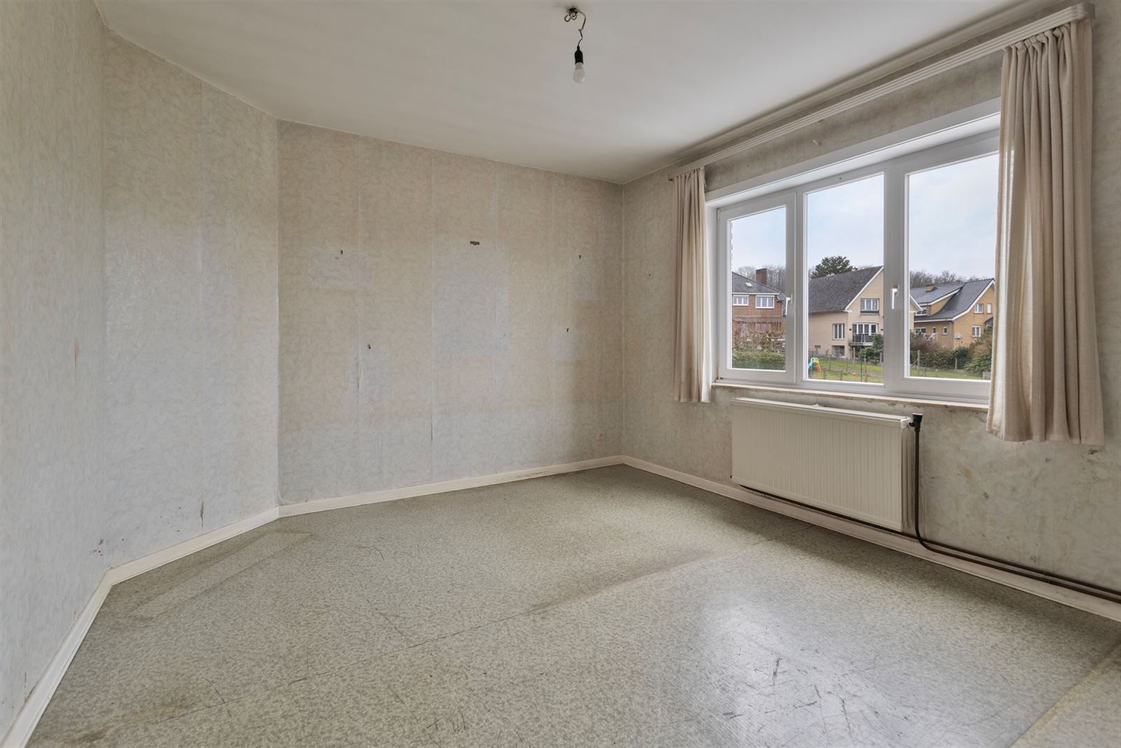 Woning met 3 à 4 slpks, tuin en garage te Buizingen foto 15