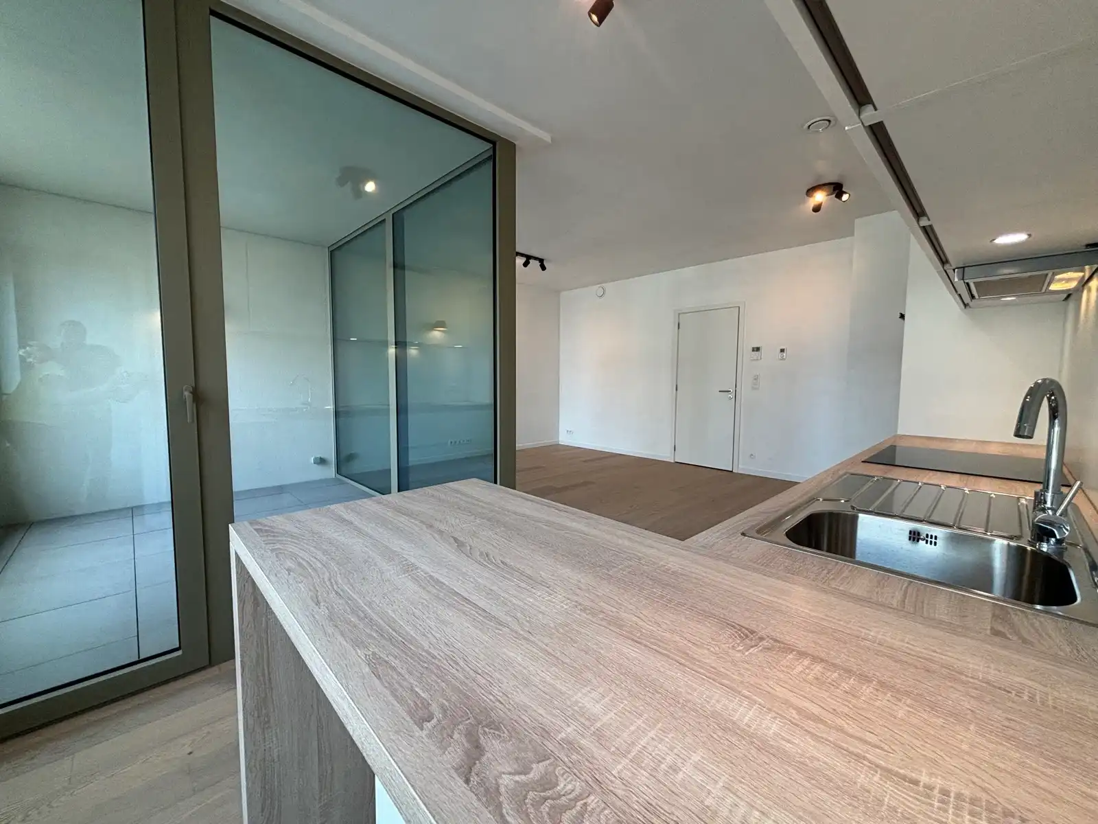 Stijlvol & energieneutraal wonen in hartje Deinze foto 4