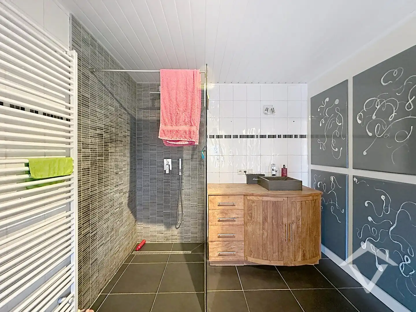 Rustig gelegen woning met 3 slaapkamers foto 9