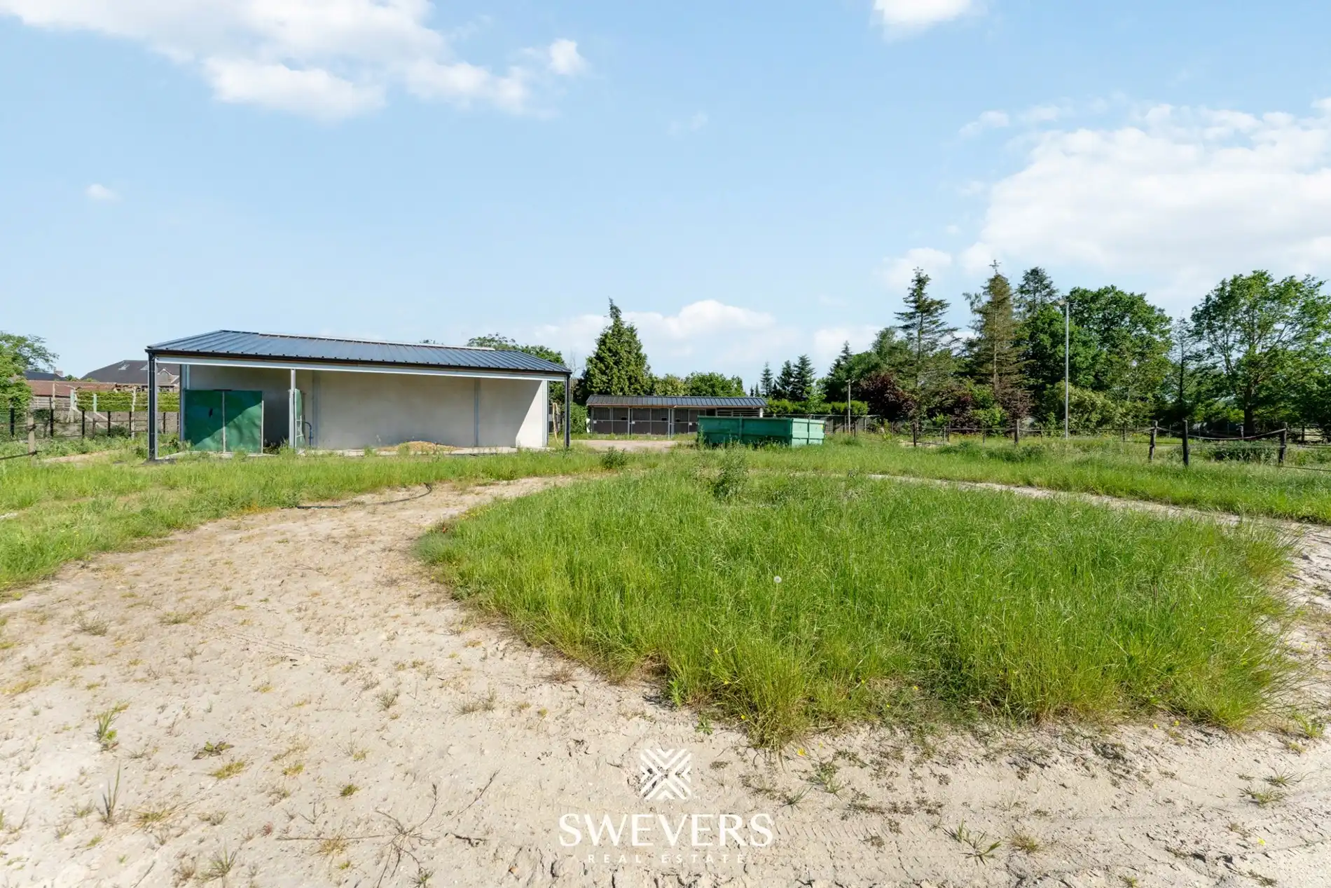 Ruime open bebouwing met 6 slaapkamers, vergunde paardenstallen op groen perceel van 71 are: foto 27