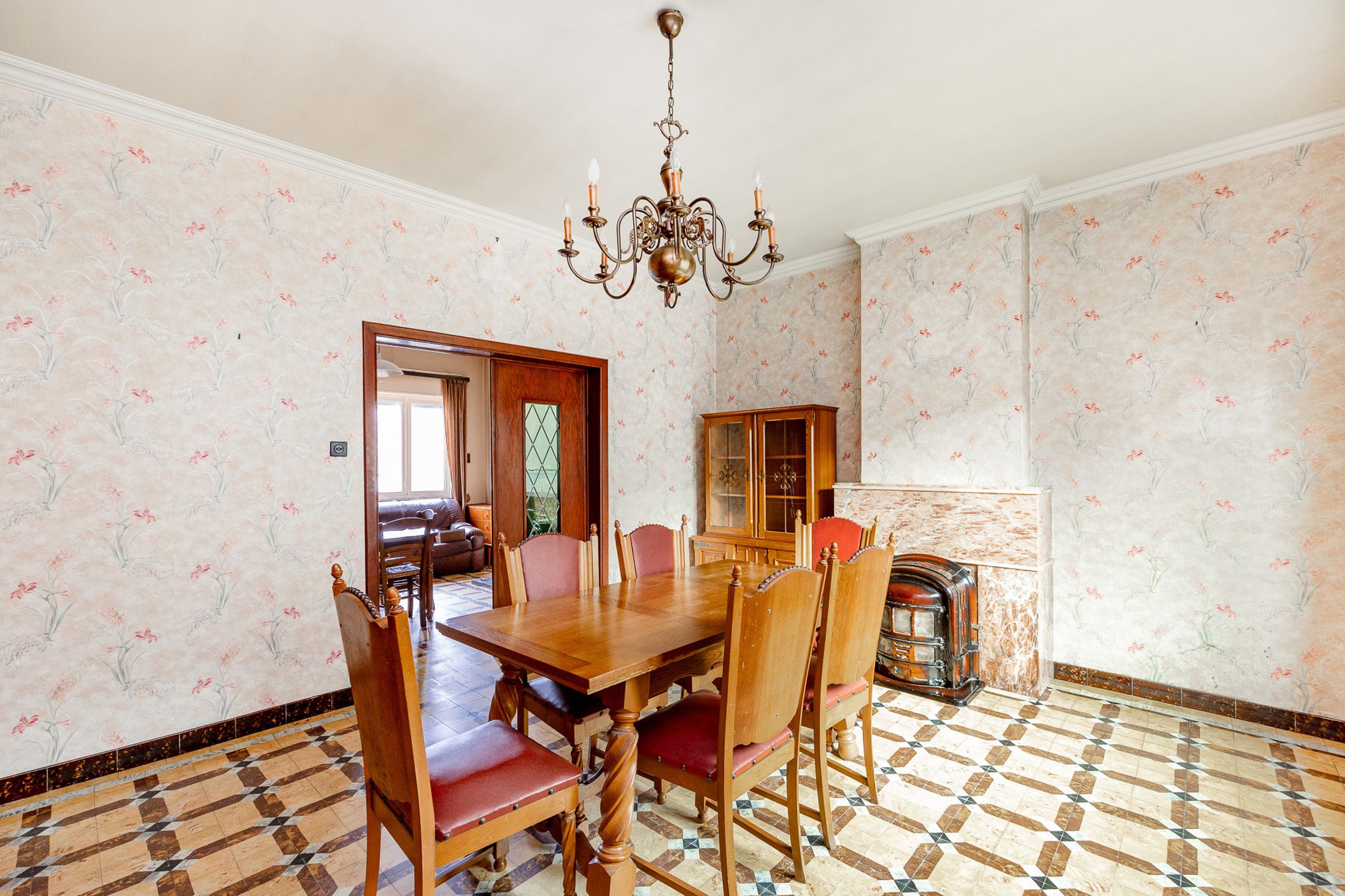 te renoveren 3-gevel woning met tuin foto 4