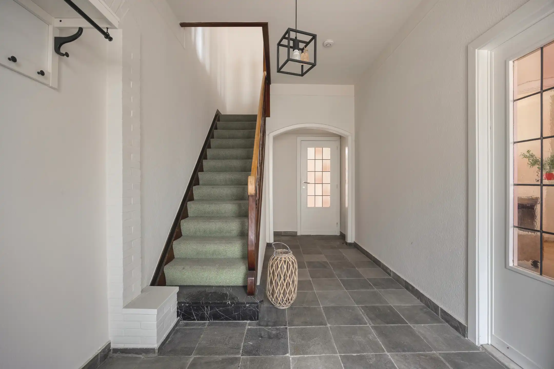 Ruime instapklare HOB met 4 slpks, tuin en garage foto 2