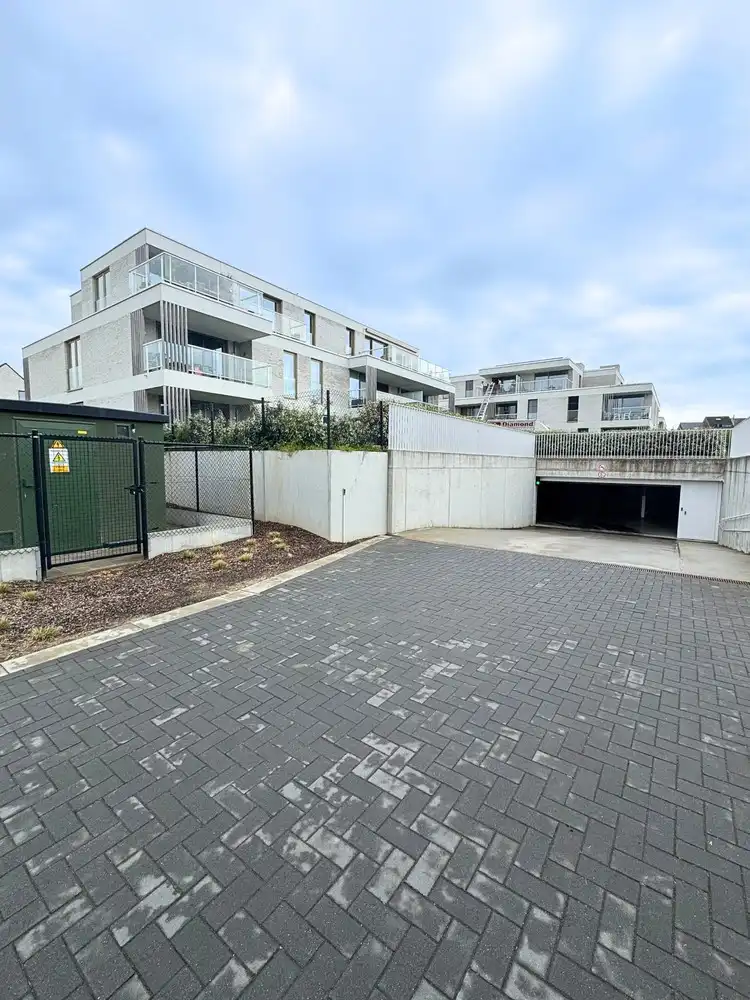 Parkeerplaats te huur in Sint-Pieters-Leeuw foto 4