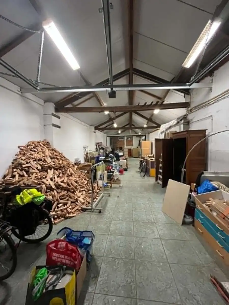 Goed gelegen woning met ruime loods foto 10
