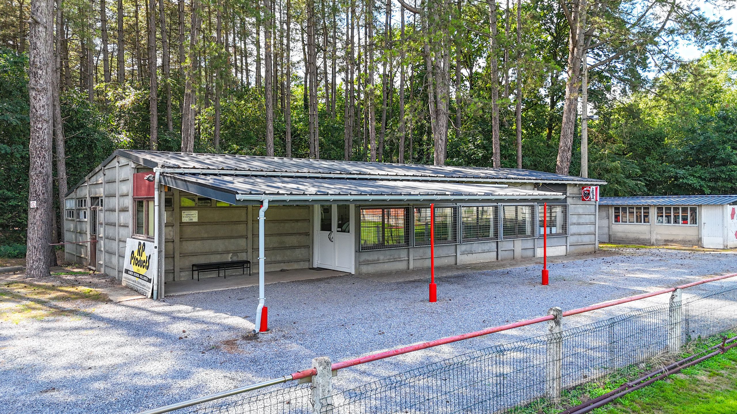 Voetbalveld en kantine op 2,45 ha in prachtig bosrijk gebied! foto 11