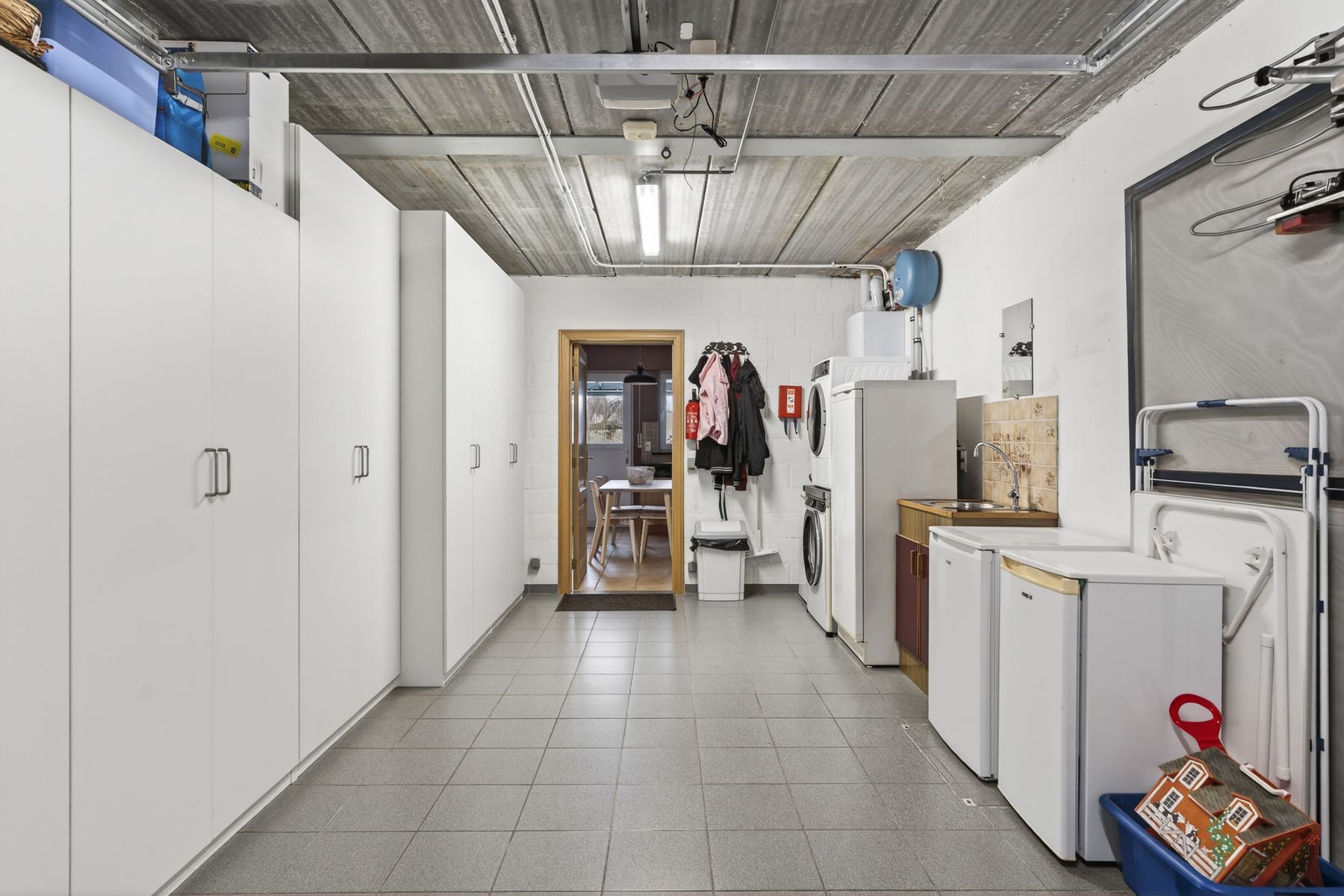 Verzorgde gezinswoning met 3 slaapkamers, tuin en open zicht foto 14