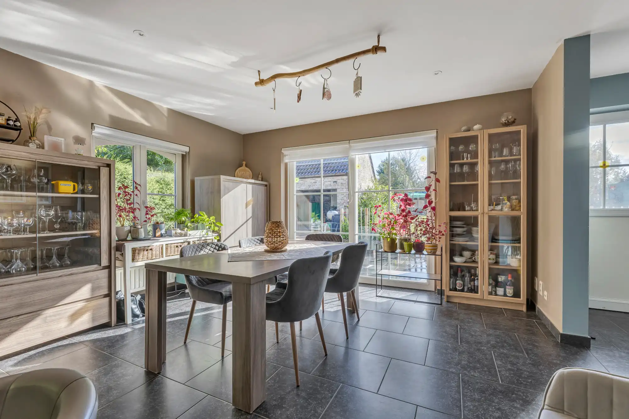 Prachtige HOB met 4 slaapkamers, ruime garage en grote tuin foto 6