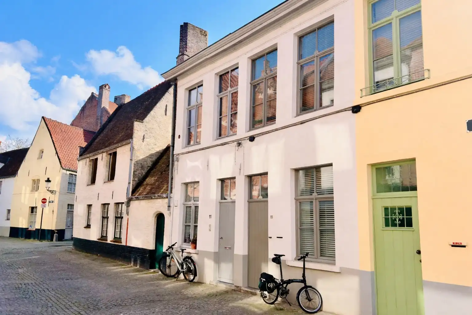 Charmante gerenoveerde stadswoning in centrum Brugge foto {{pictureIndex}}