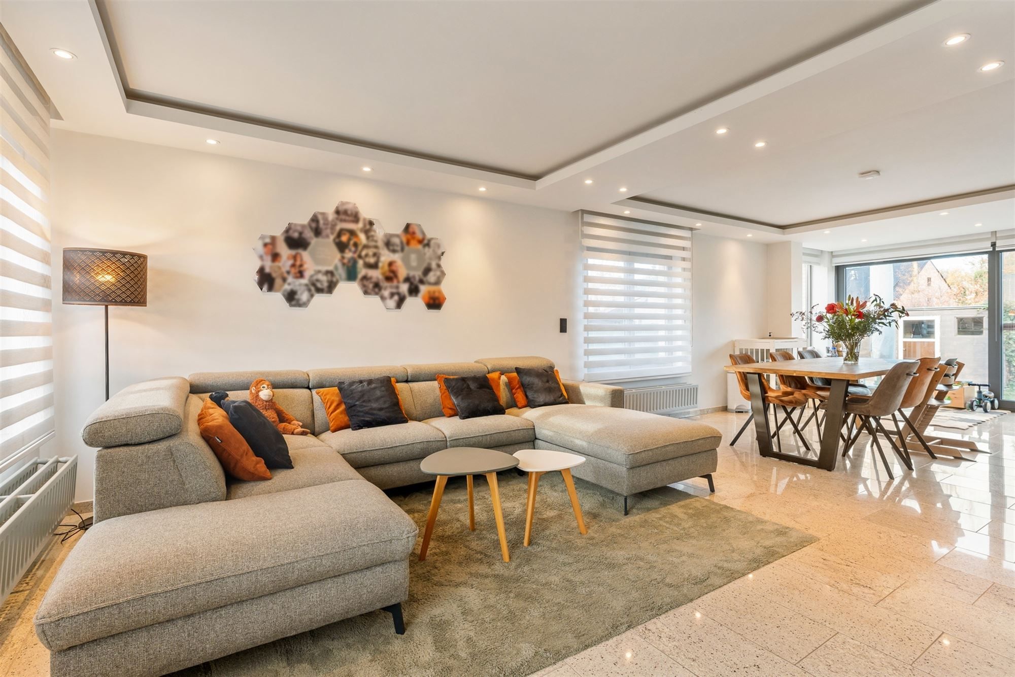 MOOI GERENOVEERDE WONING MET 4 SLAAPKAMERS OP RUSTIGE LIGGING VLAKBIJ KOERSEL CENTRUM foto 2