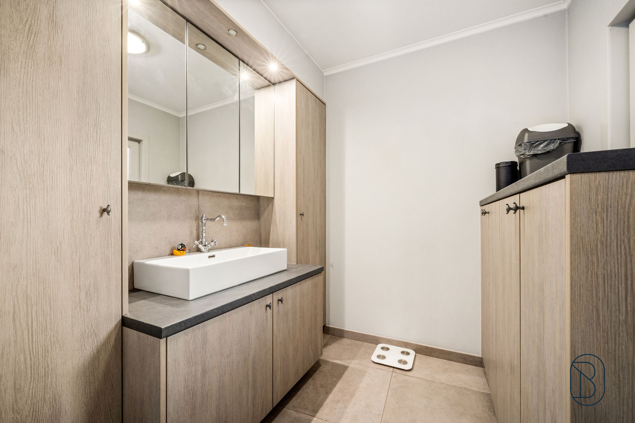 Instapklare woning met 3 slk, tuin, en uitweg met garage foto 10