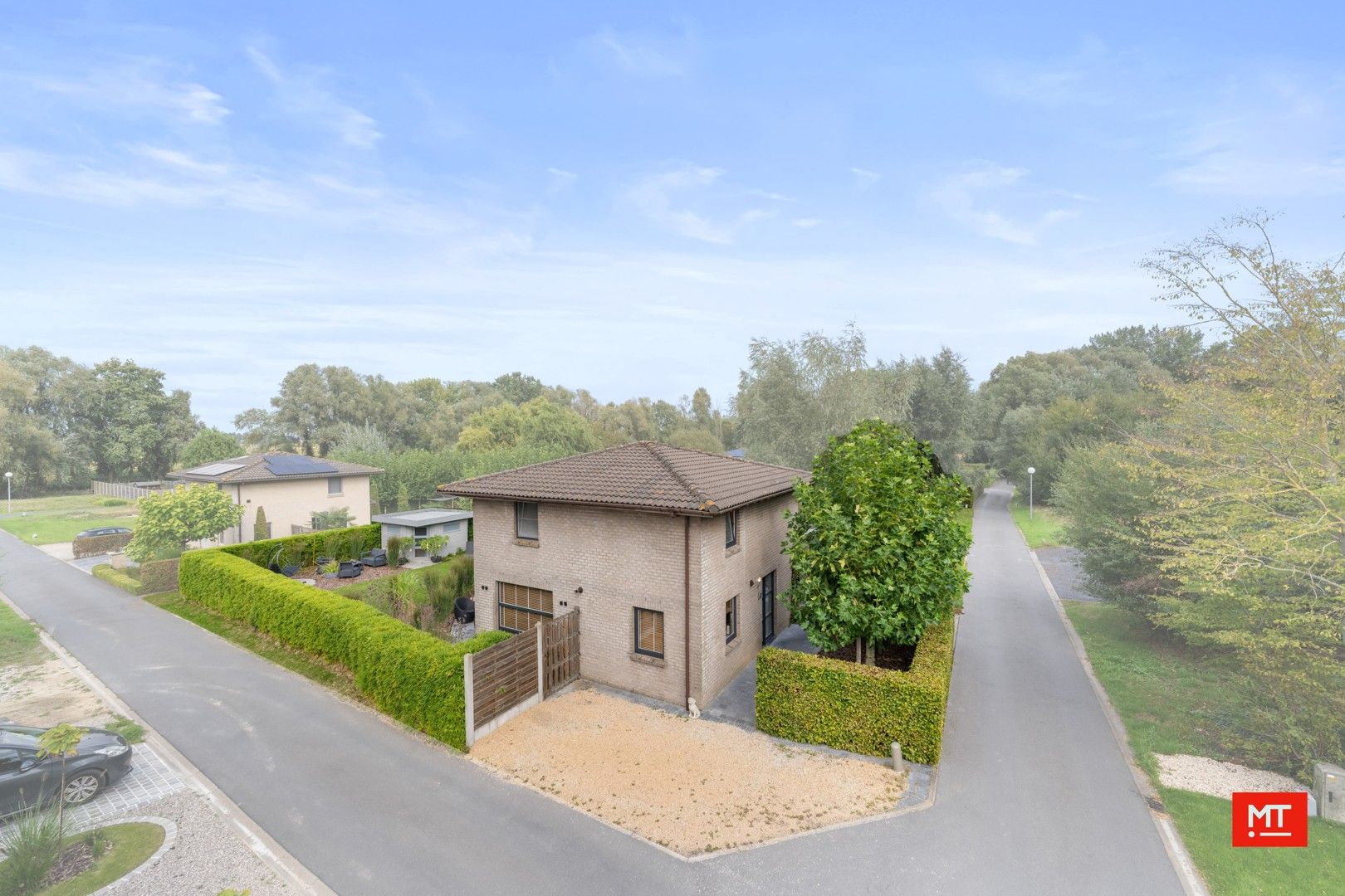 Instapklare, alleenstaande woning met 3 slaapkamers, tuin en carport in Zonnebeke foto {{pictureIndex}}