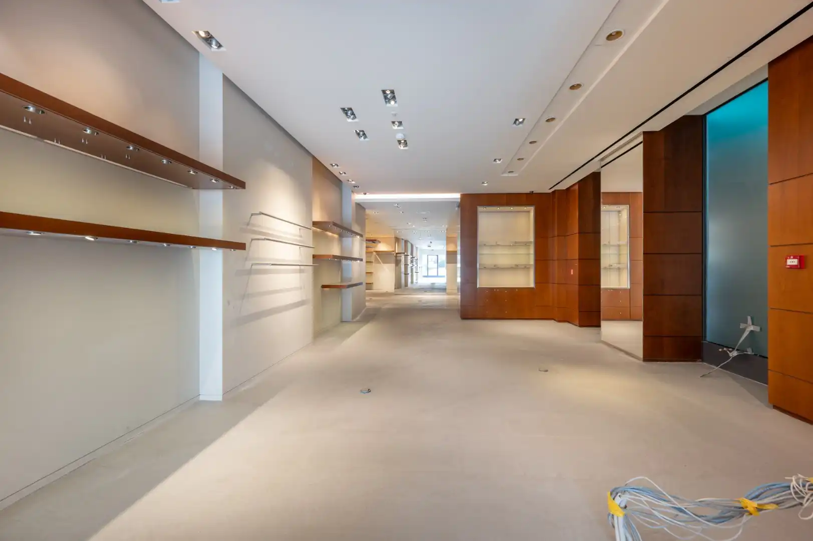 Exclusief handelspand op absolute toplocatie op de Kustlaan foto 9