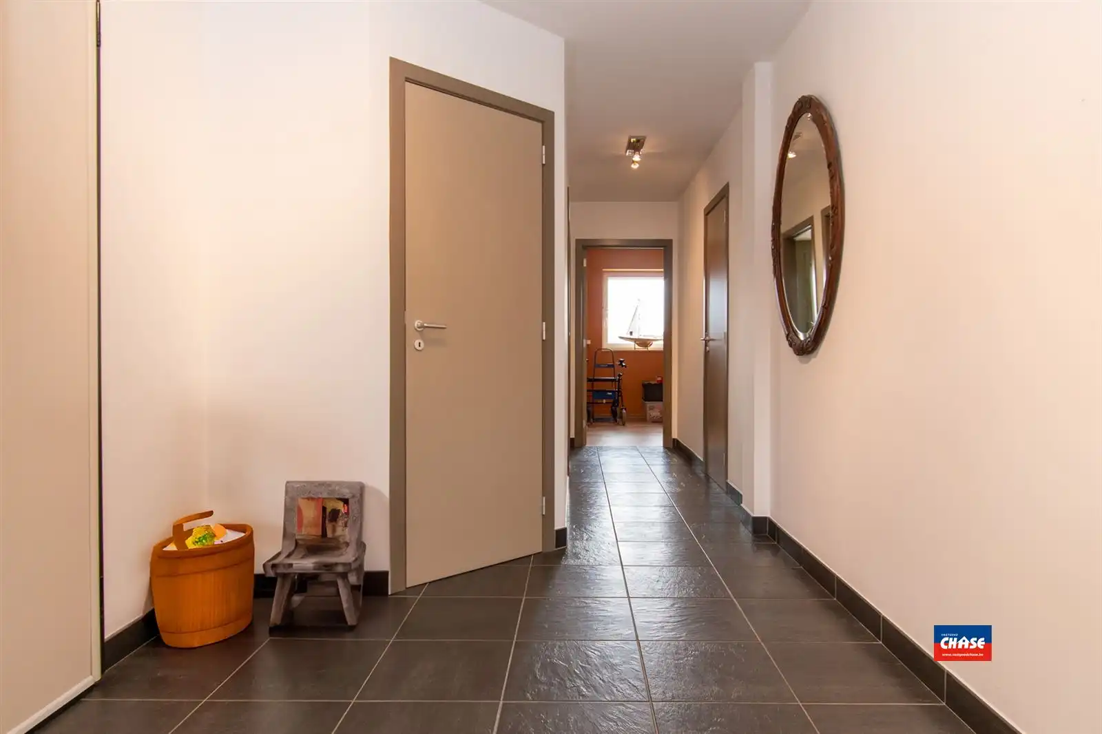 Ruim appartement met 2 slpks + P  foto 8