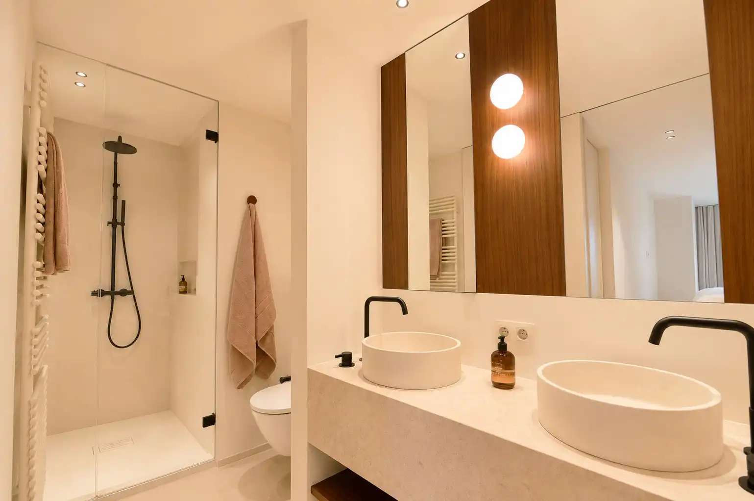 Prestigieus gerenoveerd appartement afgewerkt met hoogwaardige materialen gelegen nabij het Driehoeksplein. foto 21