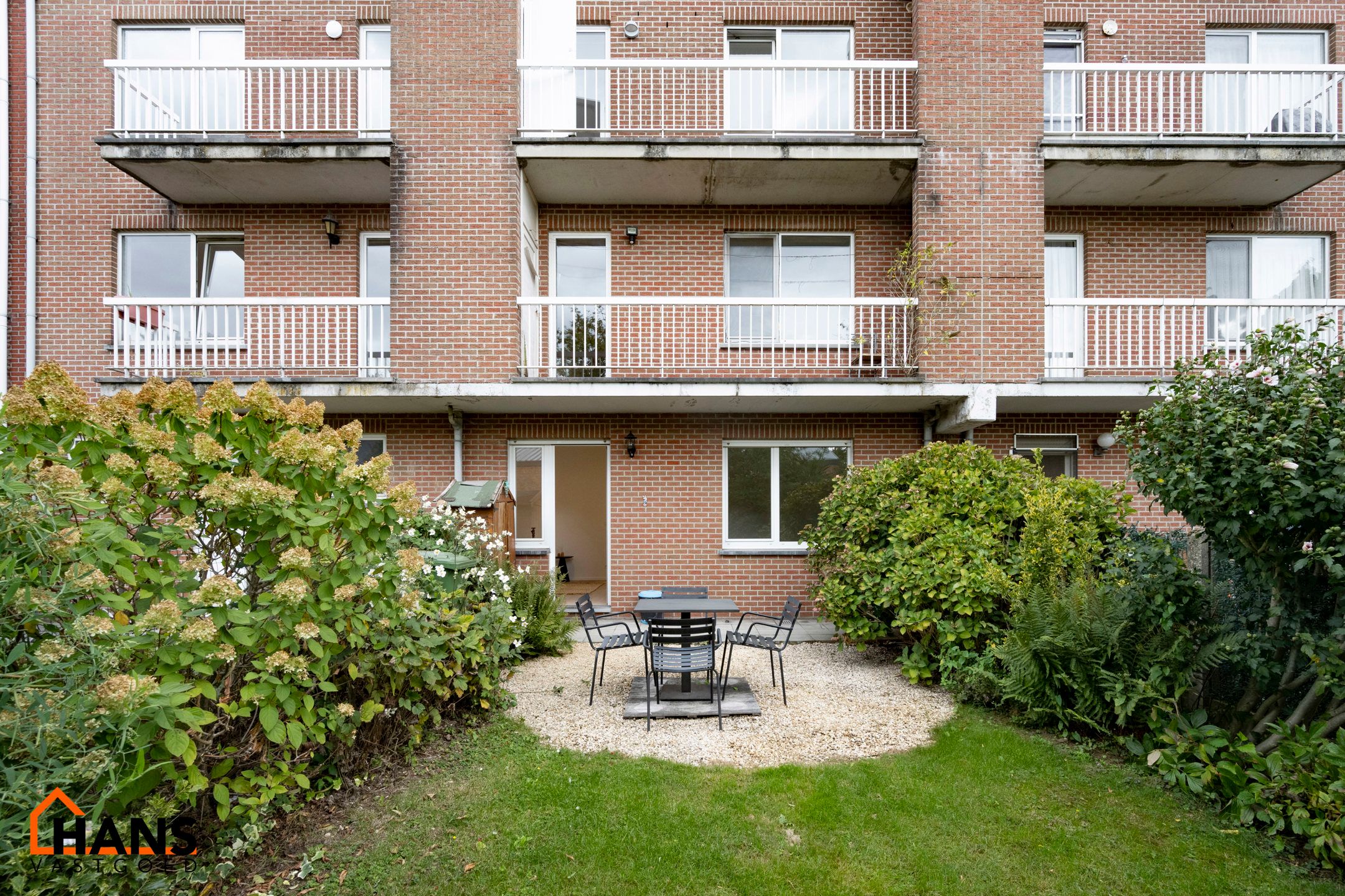 Gerenoveerd gelijkvloers appartement. foto 19