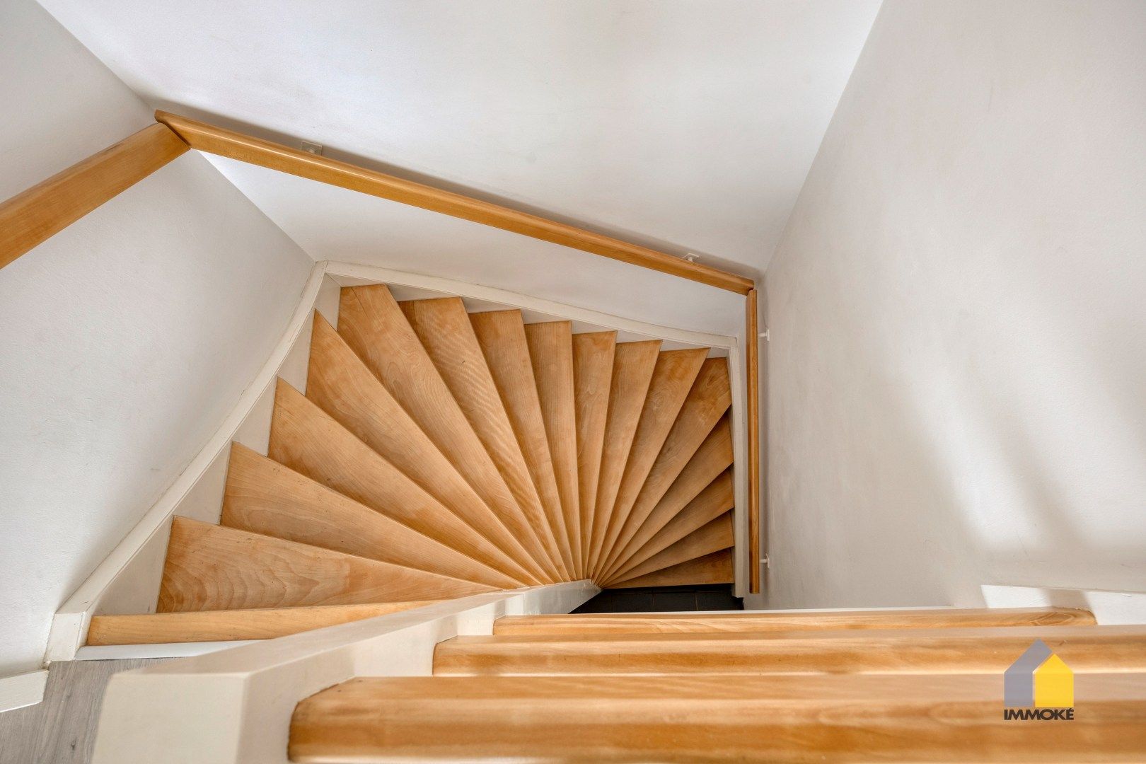 Modern appartement met 2 slpks en parking. foto 23