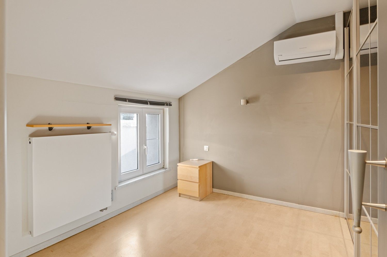 Ruime halfopen woning met 4 à 6 SLPKS, apart kantoor en een groot magazijn in Mortsel! foto 26