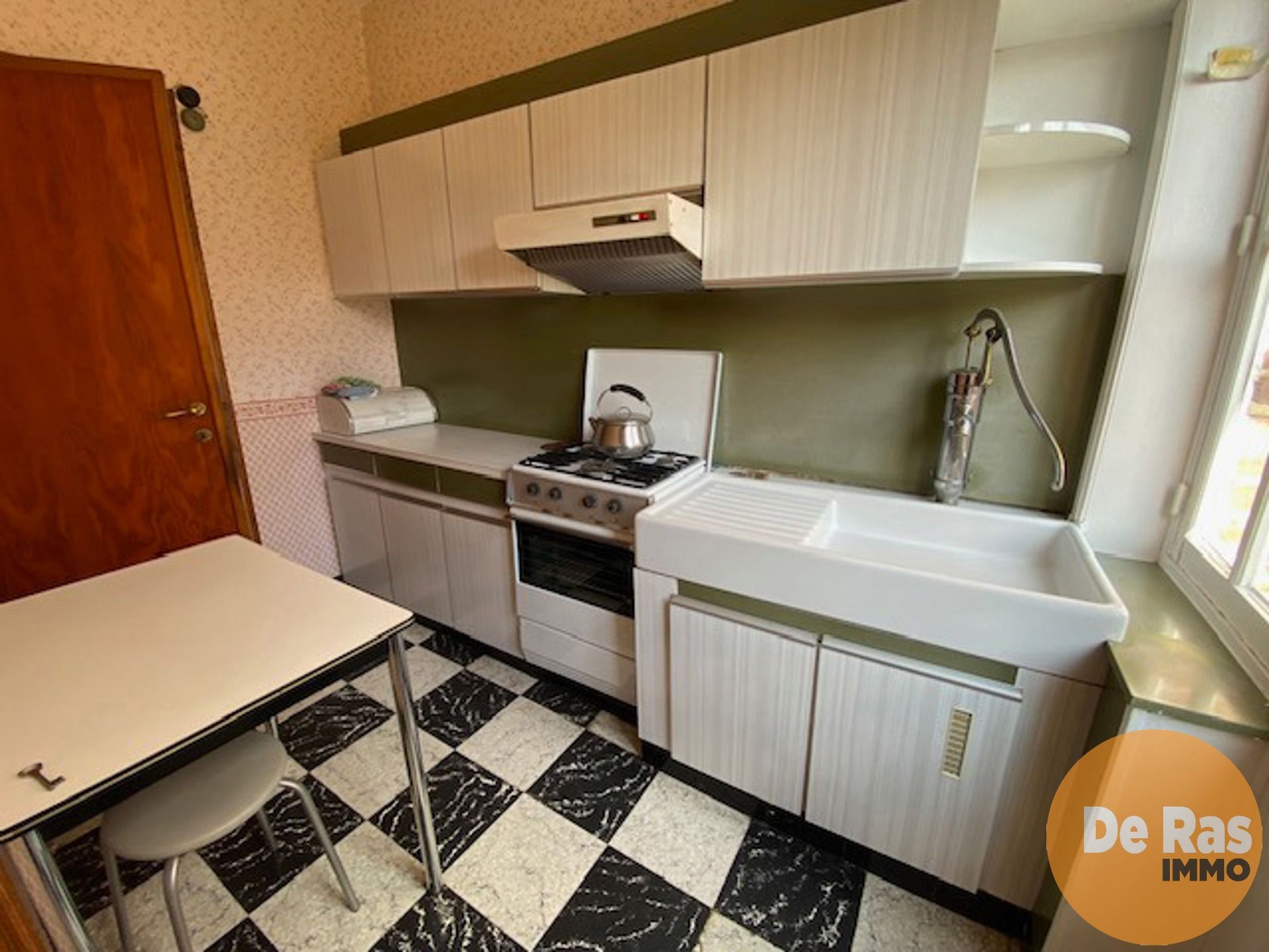 HERZELE - Renovatiewoning op wandelafstand van de markt foto 5