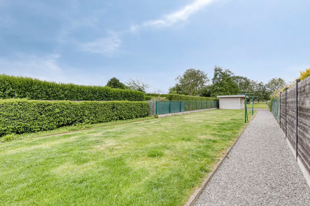 Instapklare gezinswoning met prachtige tuin en garage foto 5