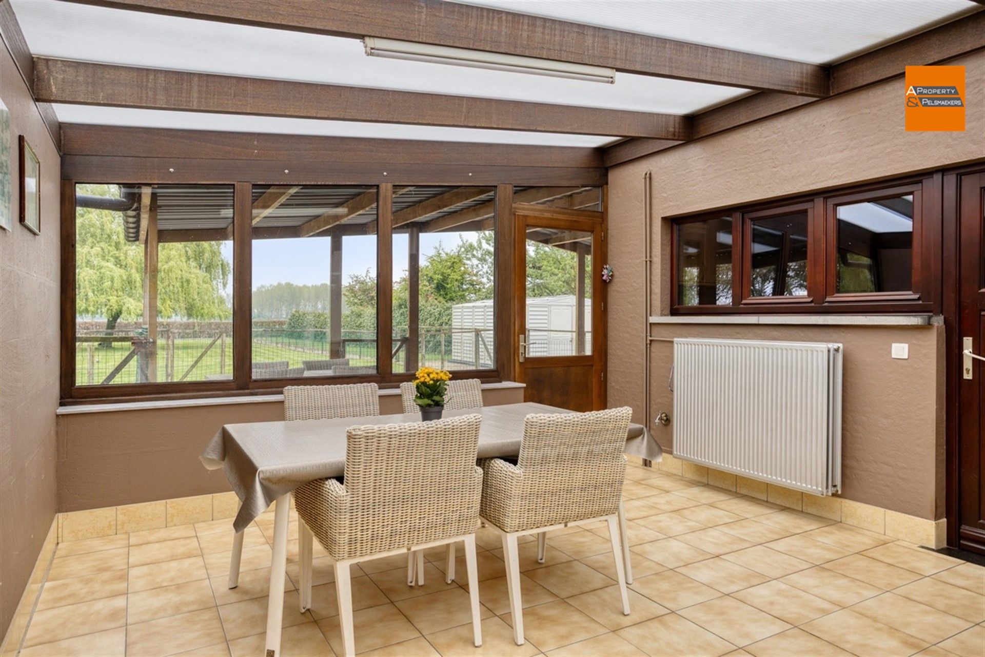 Gerenoveerde woning met ruime tuin foto 13