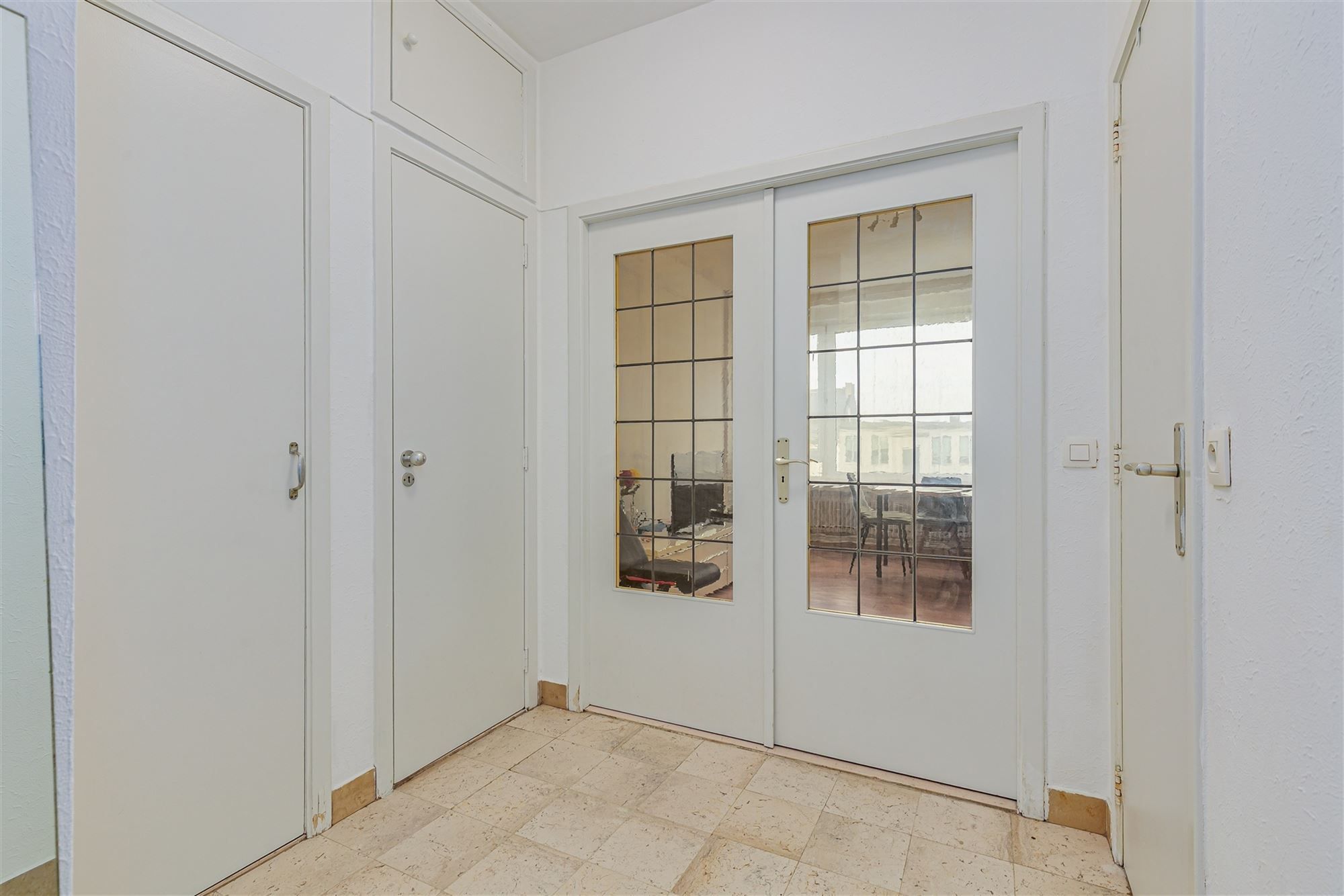Ruime studio met een aparte slaaphoek te Antwerpen! foto 10