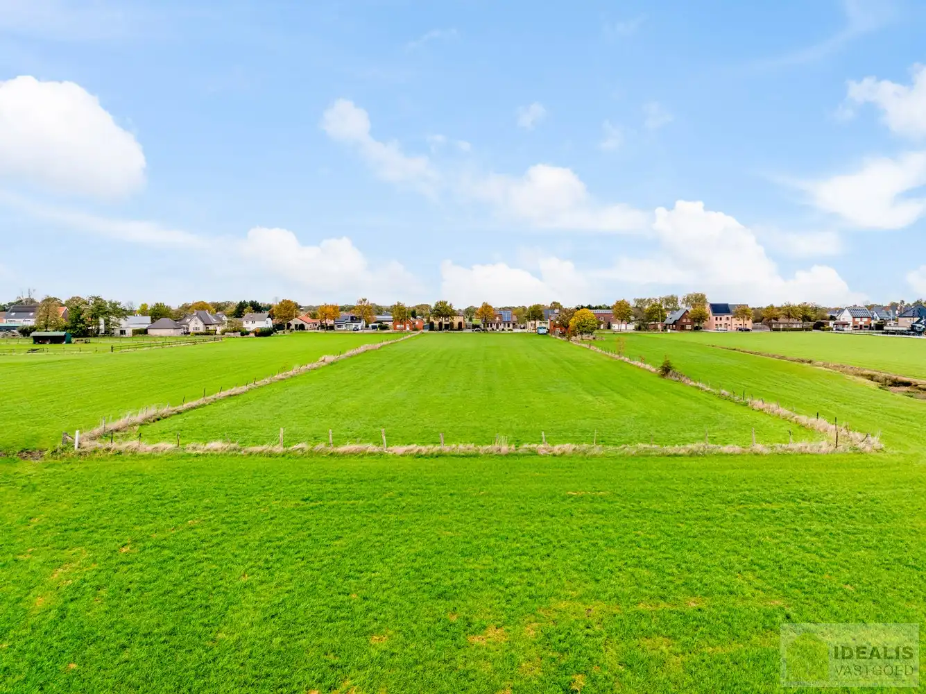 Landbouwgrond met een oppervlakte van 93a 50ca. De grond is centraal gelegen t.o.v. het centrum van Peer, Meeuwen (Oudsbergen) en Houthalen-Helchteren. foto 7