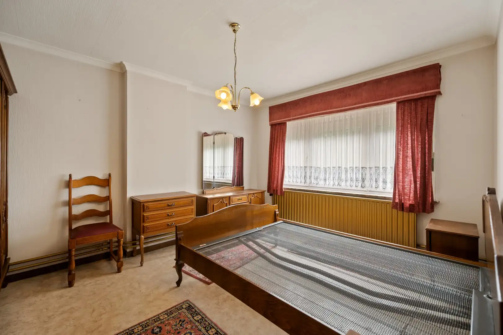 Renovatiewoning met grote tuin gelegen n een doodlopende straat over een bos foto 12