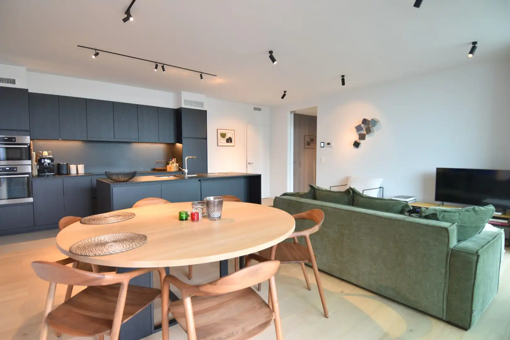 Uniek luxueus appartement met 2 slaapkamers en schitterend Leiezicht foto 8