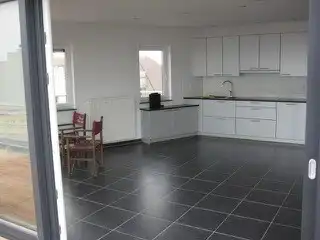 Centraal gelegen ruim  appartement TE HUUR op JAARBASIS foto 6