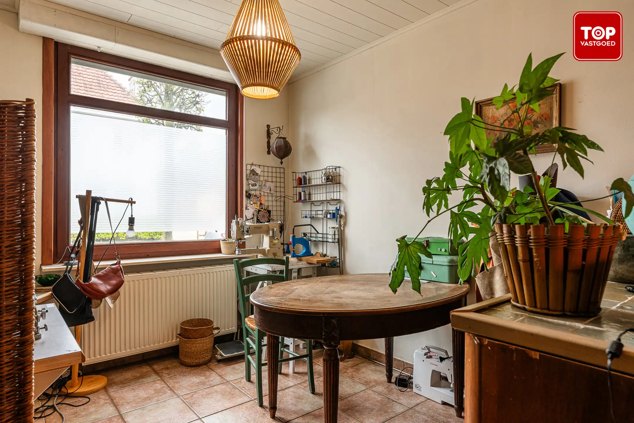 Op te frissen halfopen bebouwing met leuke tuin. foto 7