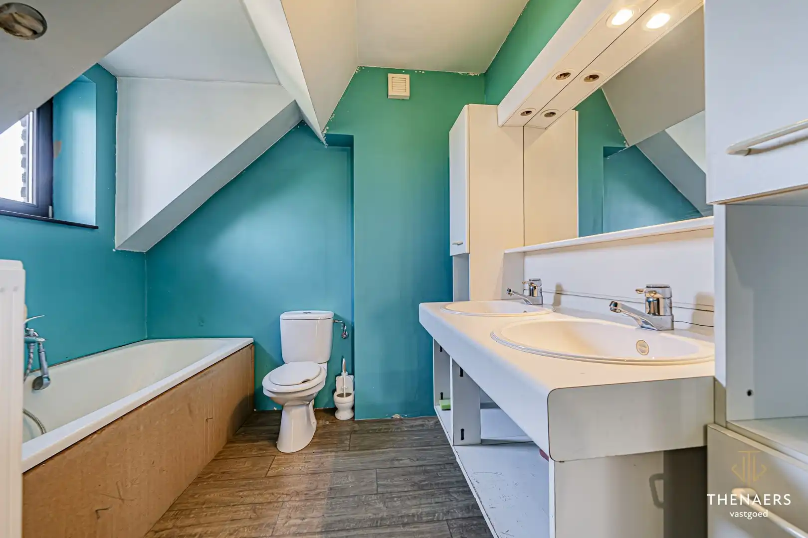 Karaktervolle en uitzonderlijk ruime woning met 5 slpks op&nbsp;een perceel van 36a 60ca. foto 32