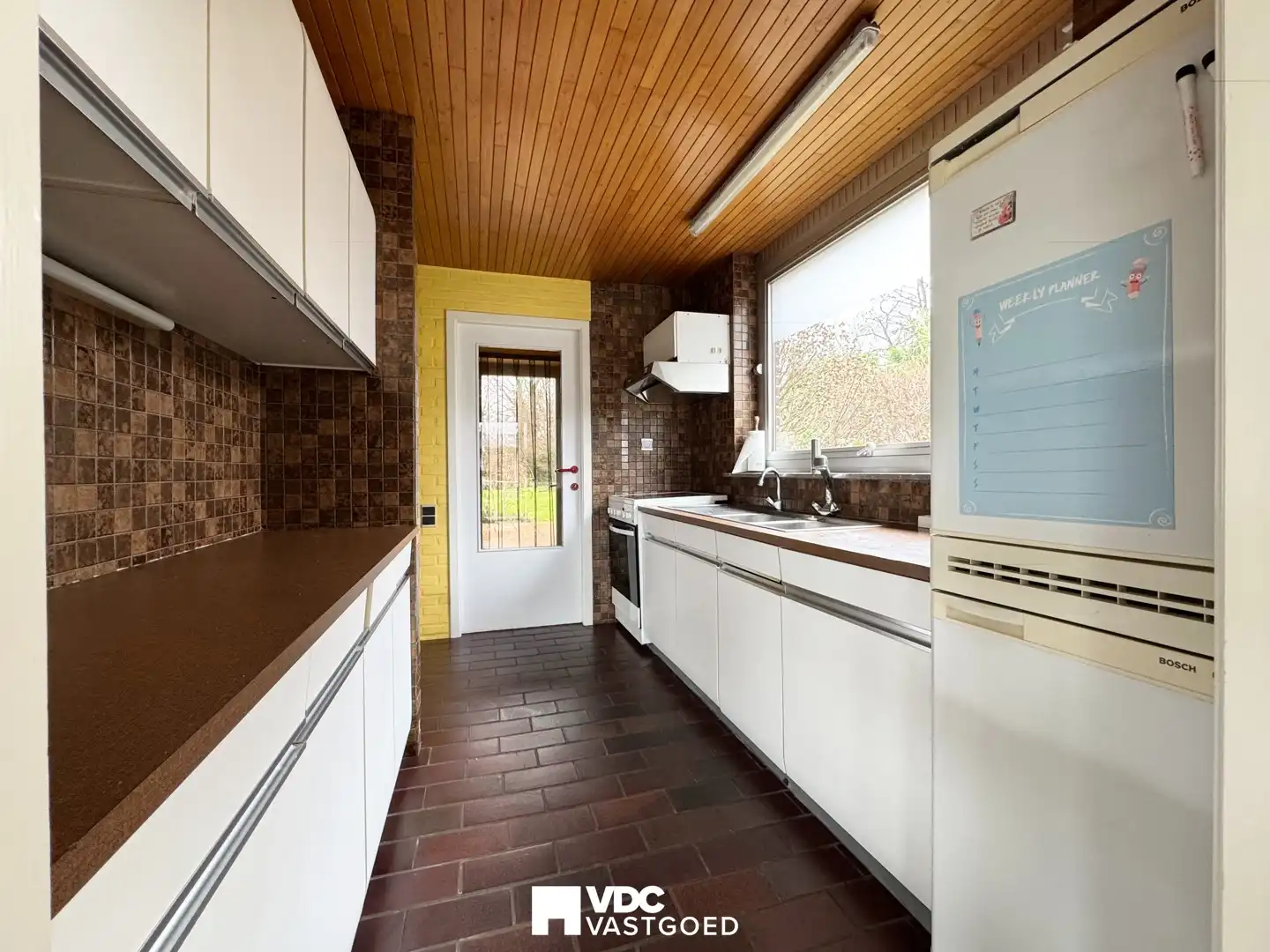 Ruime open bebouwing met prachtige tuin en veel potentieel foto 5