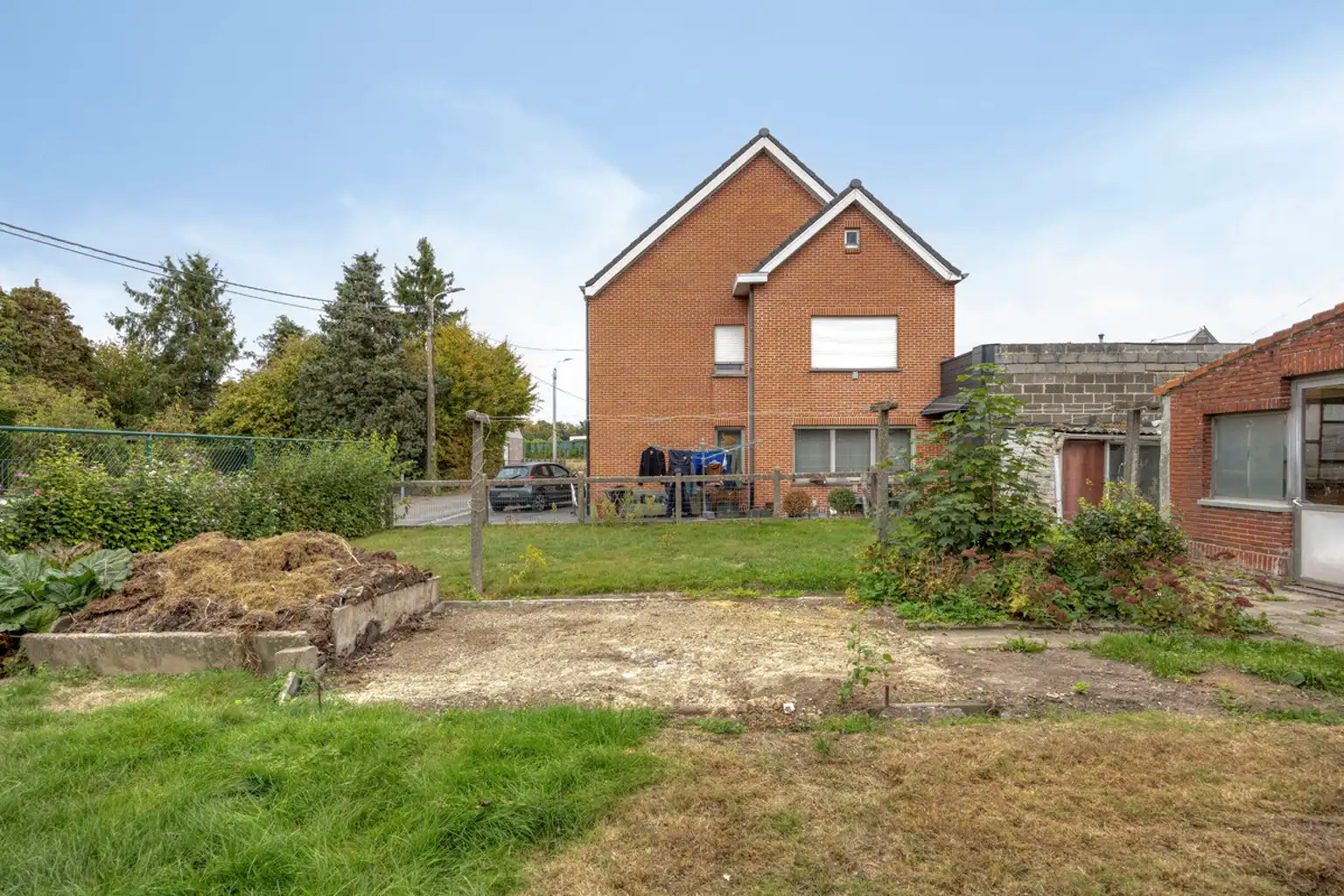 Ruime 3-gevelwoning met 3 slaapkamers en tuin foto 26