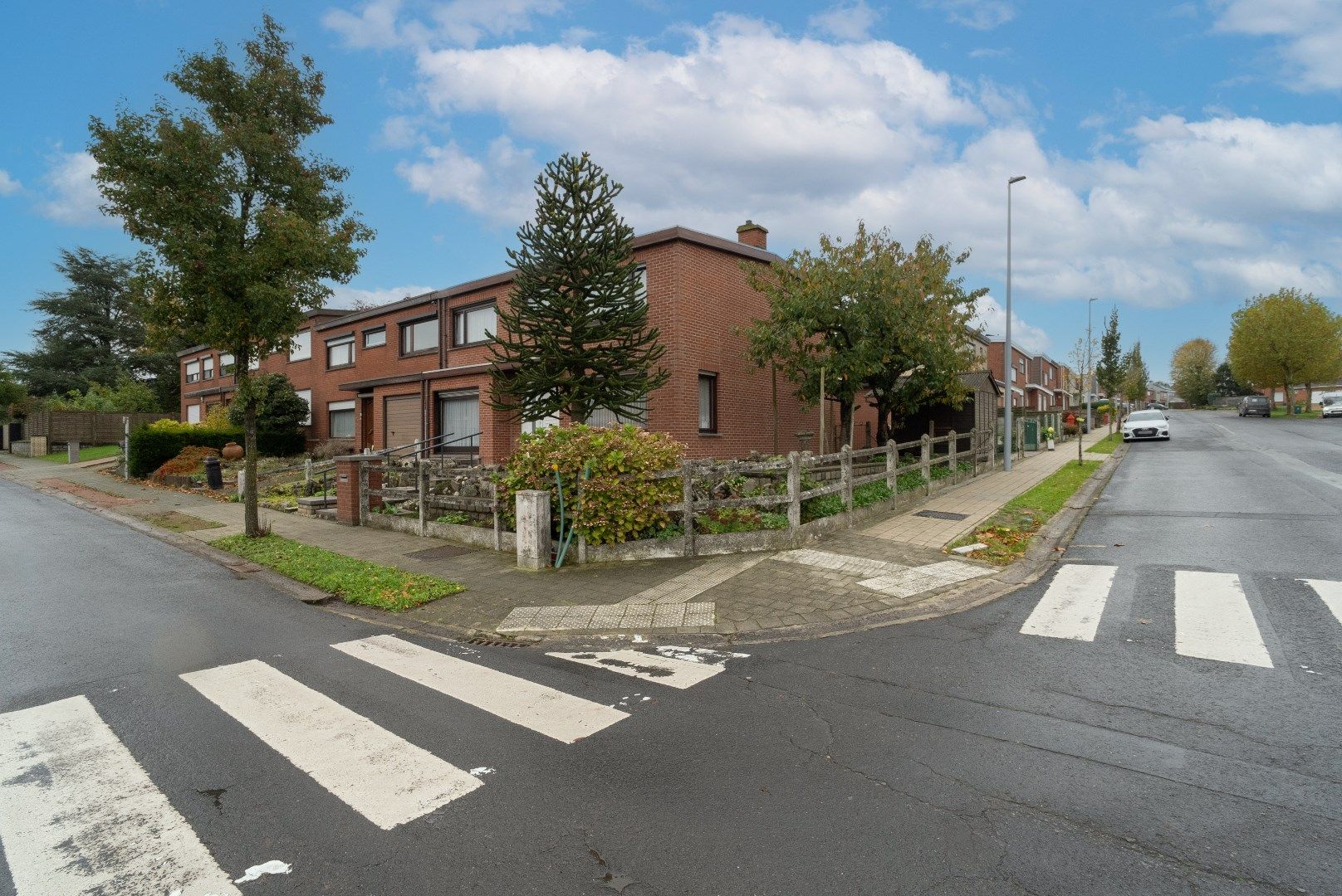 KARAKTERVOLLE HOEKWONING MET TUIN EN GARAGE foto 2