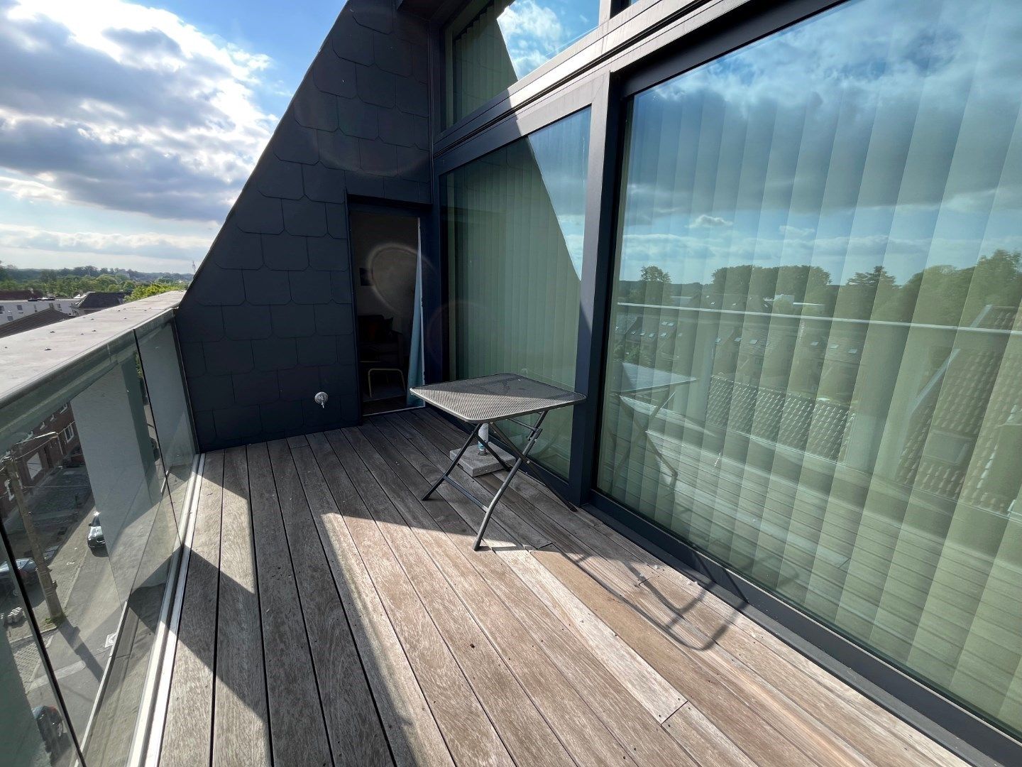 Bijzonder ruim dakappartement met terras. foto 16