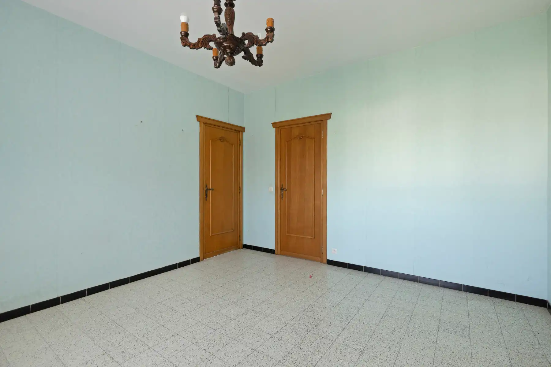 Te renoveren woning met 5 slaapkamers foto 12